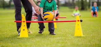 2025 年 12 月 27 日：棒球界共同庆祝历史上今天出生的巨星，包括阿罗萨雷纳等